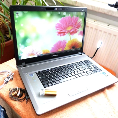 Medion P8612 XXL Kino 18 Zoll HDP l 8GB RAM NEU l SSD Windows 10 Pro 2x GeForce - Bild 1 von 4