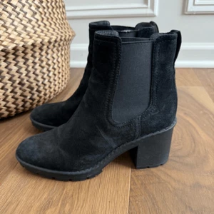 $425 Vince Henderson Weatherproof Suede Heel Chelsea Ankle Boot Black 8 - Picture 1 of 10
