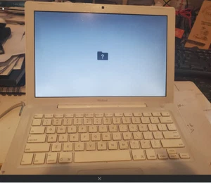 Apple MacBook A1181 13" - 2.0GHz Intel C2D| 2GB Ram No Hard Disk NO OS, No AC - Picture 1 of 5
