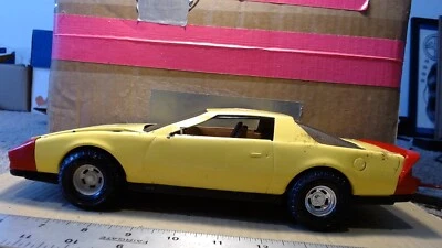 Vintage ERTL Chevrolet Camaro Pressed Steel Yellow USA 1/16 Scale Hood Opens - Image 1 of 4