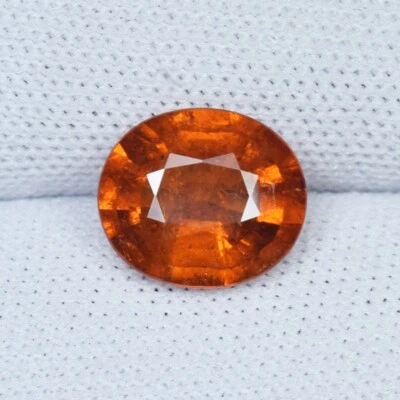 2.65 ct BEST GRADE ORANGE RED / NATURAL SPESSARTITE GARNET - Oval Gemstone Video - Image 1 of 3