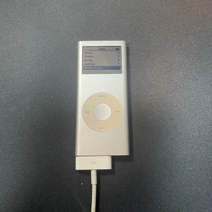 Reproductor MP3 Apple iPod Classic 2 GB Plateado Modelo A1199 - NECESITA BATERÍA NUEVA - Imagen 1 de 4