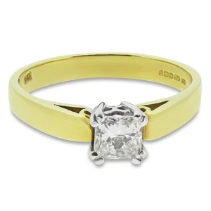 Elegant 18ct Yellow Gold Princess Cut Diamond Solitaire Ring - Picture 1 of 3