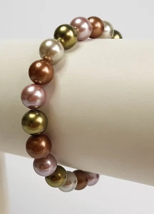 Elastisches Damen Armband aus Muschelkernperlen, Waldfarben, 19 cm, handmade - Bild 1 von 4