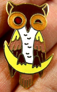 vintage winking owl sitting on crescent moon metal enamel pin - Picture 1 of 3