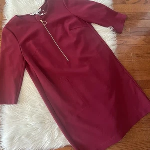 Neu mit Etikett Trina Turk versiertes Kleid Größe 8 cranberryrot pink Frontreißverschluss & Taschen neu - Bild 1 von 6