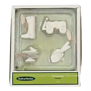 Juego de adornos de jardín de cerámica Smith & Hawken 4 piezas carro bota pájaro blanco nuevo en caja - Imagen 1 de 3