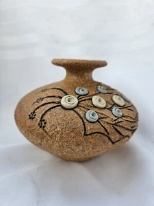 Carma Sand Kunstkeramik Vase Steinzeug 4" Höhe x 5 3/8" Tiefe mehrfarbig - Bild 1 von 6