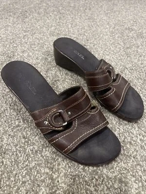 Sandalias de cuña Aerosoles Mass Line para mujer talla 8,5 cuero marrón punta abierta Foto 1 de 4
