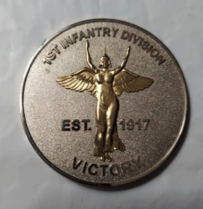 Military Challenge Coin 1st INFANTRY DIVISION "VICTORY" RED 1 COMMAND - Picture 1 of 3