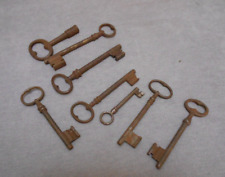 Lot de 8 clés anciennes  14 cm la plus grande