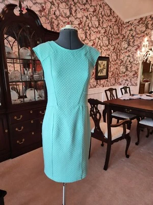 Vestido Romeo & Juliet Couture mediano como nuevo sin etiquetas, largo 34 pulgadas Busto 32 Foto 1 de 4