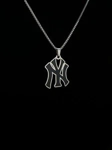 New York Yankees Necklace - Black & Silver - Quality Hand Crafted - Baseball - Picture 1 of 2