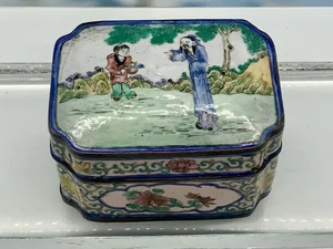 Antigua caja esmaltada cantón dinastía Qing china con hombre, niño y floral - Imagen 1 de 9