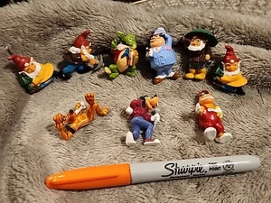 Lote de 9 figuras vintage en miniatura de Disney y FERRERO enanos, Goofy, Plutón... - Imagen 1 de 5