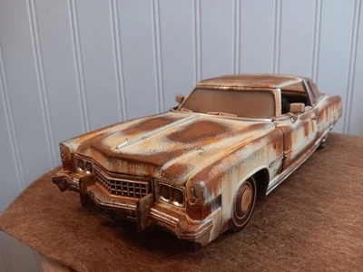  Cadillac El Dorado abandonado a presión 1:18 desgastado depósito de chatarra oxidado hallazgo de granero  Foto 1 de 4