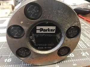 Motore idraulico Parker TB0330FM100AAAR /04109AB 0801 (LLD01D) - Foto 1 di 5