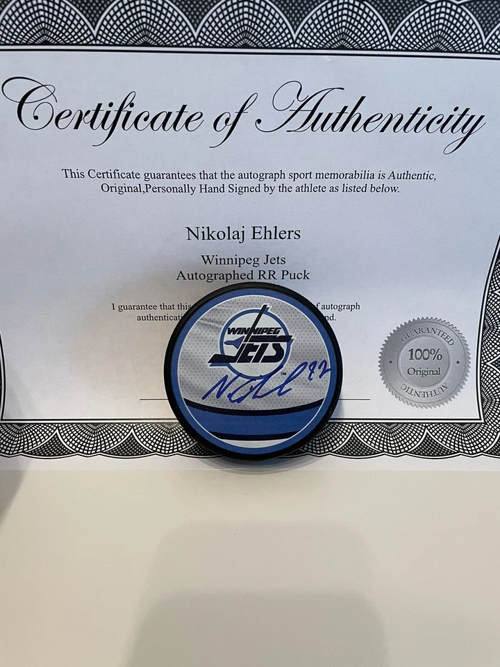 Nikolaj Ehlers Autografiado Firmado Winnipeg Jets Puck Certificado de Autenticidad Reverso Retro Estuche Puck Foto 1 de 1