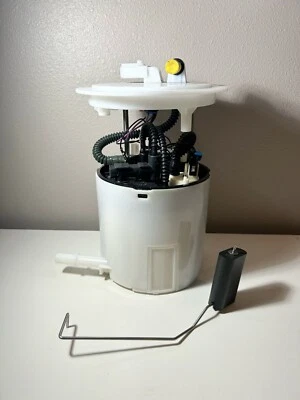 Fuel Pump Module Assembly Jeep Grand Cherokee 2011-2015 Omix-ADA - Image 1 of 4