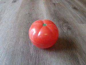 COLLECTIBLE HUTZER PLASTIC TOMATO KEEPER CONTAINER - Picture 1 of 2