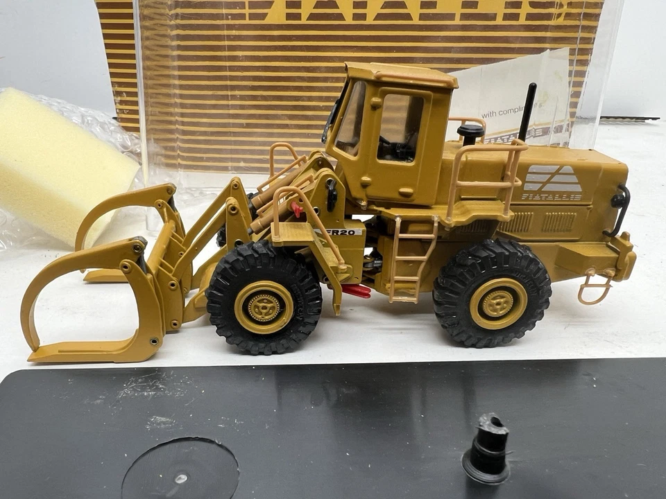 Fiat-Allis FR20B LOG Loader - Old Cars 1:50 Scale ?Diecast Model #60800 IN BOX - Image 1 of 4