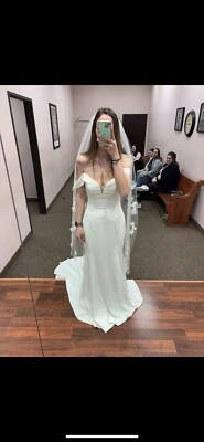 Wedding Dress and Veil Set - Image 1 of 4
