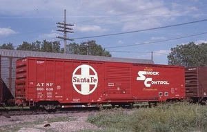 ATSF Box Car - Number - 600630 with train - ORIG - KR - ra146 - Picture 1 of 1