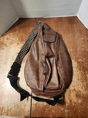 Star Wars Rise Of Skywalker Logo Sling Pack Imitación Cuero Marrón Bolso Mochila Usado en Excelente Condición Foto 1 de 4