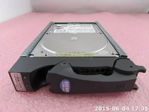 EMC CX-AT07-500 500GB 7200RPM SATA Hard Drive 005048697 118032497 Hitachi + Vassoio - Foto 1 di 8