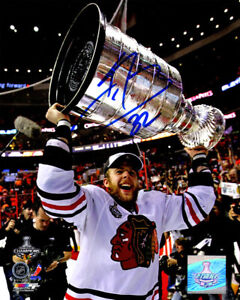 KRIS VERSTEEG Signed Blackhawks 2010 Stanley Cup Holding Trophy 8x10 Photo - SS