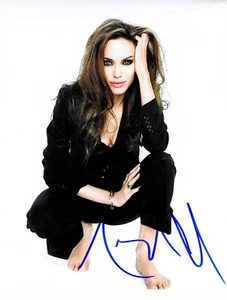 Angelina Jolie signed 8x10 Photo w. COA Maleficent + LARA CROFT: TOMB RAID - Bild 1 von 3