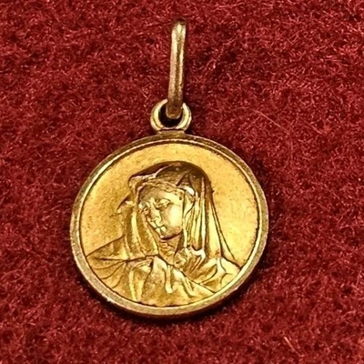 Vintage Unoaerre 18K Gold Virgin Mary Pendant Charm Italy 1 AR 750 Arezzo 1.5g - Image 1 of 4
