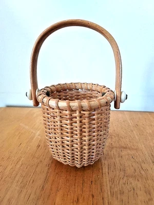 Винтажная круглая корзина ручной работы Nantucket с поворотной ручкой 5,1/2 дюйма - Изображение 1 из 4