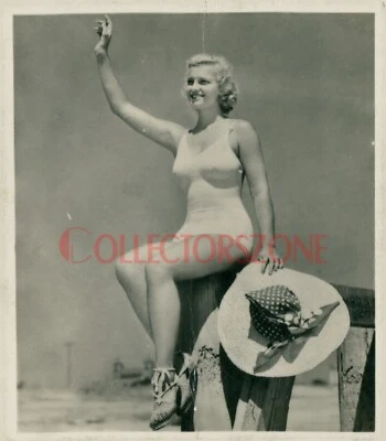 Ardath Real Photograph Cigarette Card Model & Actress Jane Russel - Image 1 of 2