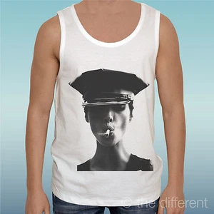 CANOTTA T-SHIRT " RAGAZZA MODELLA GIRL SMOKE FUMO " CANOTTIERA IDEA REGALO - Foto 1 di 1