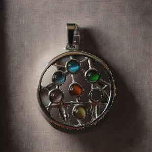 "¡Europeo!!" Colgante mandala de acero inoxidable/piedra semipreciosa cortado a mano - Imagen 1 de 1