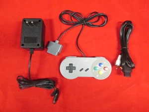 Pacchetto ricambi SNES 2 controller adattatore alimentazione e cavo AV nuovo 0475 - Foto 1 di 3