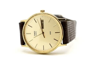 Reloj para hombre TIMEX vintage tono dorado 33 mm fecha día correa de cuero TA2 NECESITA batería - Imagen 1 de 6