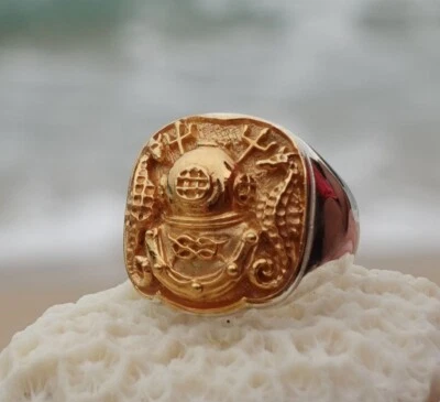 Buceo comercial: U.S.N Ring Foto 1 de 4