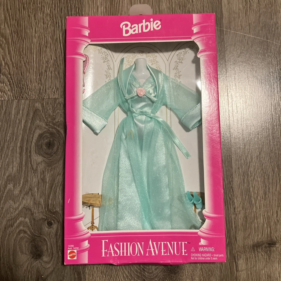 Barbie Fashion Avenue Lingerie Robe Shoes 1995 Mattel 14289