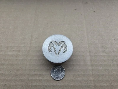 Cubierta de cubo tapa central de metal mecanizado Dodge OEM 2001 2002 Caravan 2" 4782258AA Foto 1 de 4