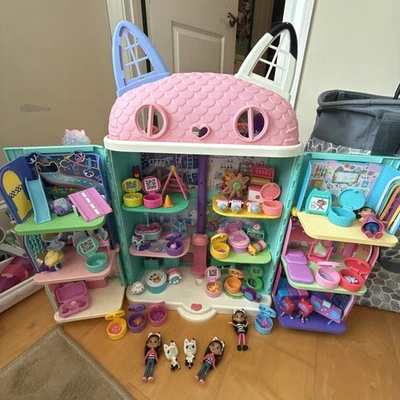 Gabbys Casa de Muñecas Más de 75 Piezas Lote Todas las Habitaciones y Todas las Figuras Accesorios Juego Foto 1 de 4