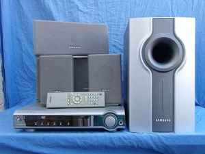 Samsung HT-DM150 DVD Home Theater System mit Lautsprechern und Fernbedienung - Bild 1 von 12