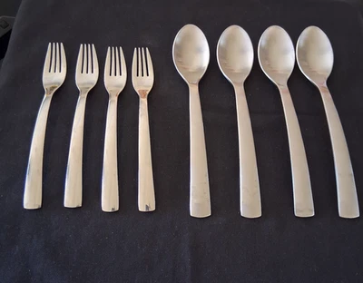 8 peças. Configurações gourmet PARK CARRY ON 4 garfos para salada 7" e 4 colheres de sopa 8 1/4" - Imagem 1 de 3