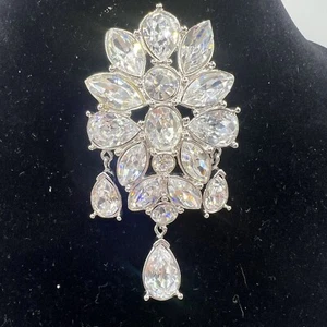 Spilla spilla Monet vintage a grappolo strass trasparenti tono argento firmata - Foto 1 di 4