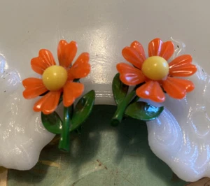 Adorable Vintage Lucite / Metal Orange Yellow Green Flower Clip Earring - Picture 1 of 5
