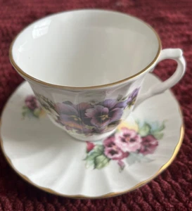 Vintage Teetasse & Untertasse CROWN TRENT, schöne Stiefmütterchen, England Fine Bone China - Bild 1 von 5