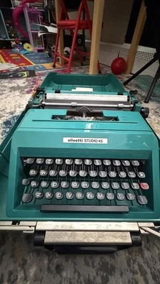 Máquina de escribir Olivetti Studio 45 - Absolutamente como nueva  Foto 1 de 4