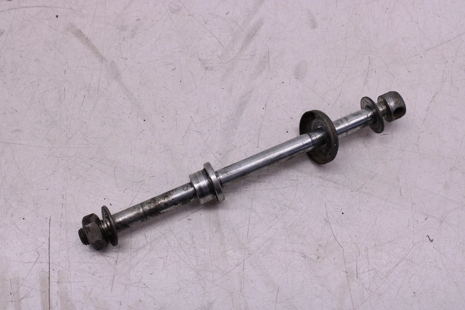 Kawasaki KD100 1976 OEM RUEDA DELANTERA EJE PIVOTE PERNO Foto 1 de 2