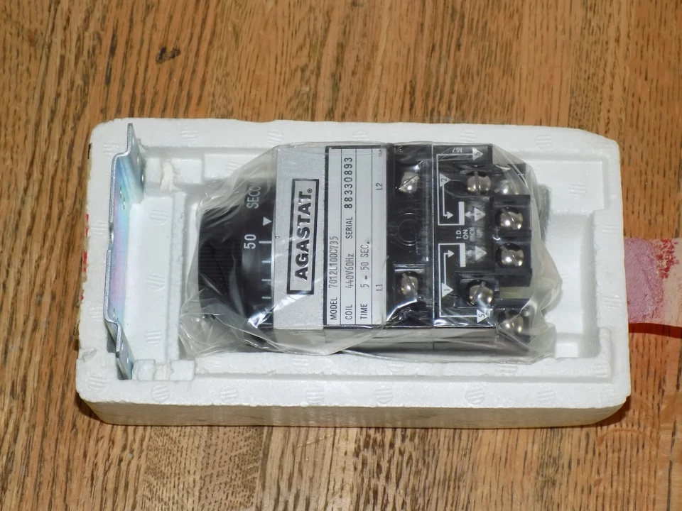 Relé de sincronización AGASTAT 7012L10DC735 440 voltios 60 Hz 5-50 segundos de retraso Foto 1 de 1